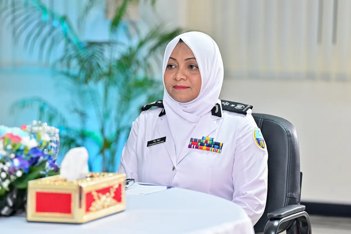 އެޕްރީލް 27، 2026، މާލެ؛ މޯލްޑިވްސް ވިމެން އިން ޕޮލިސިންގ ކޮމިޓީގެ ތިން ވަނަ ދައުރު (2026-2028) އިފްތިތާޙްކުރުމުގެ ރަސްމިއްޔާތުގައި، ކޮމިޝަނާ ޖެނެރަލް އޮފް ކަސްޓަމްސް ފާޠިމަތު ދިޔާނާ ބައިވެރިވެވަޑައިގަންނަވަނީ. --ފޮޓޯ: ރައީސް އޮފީސް