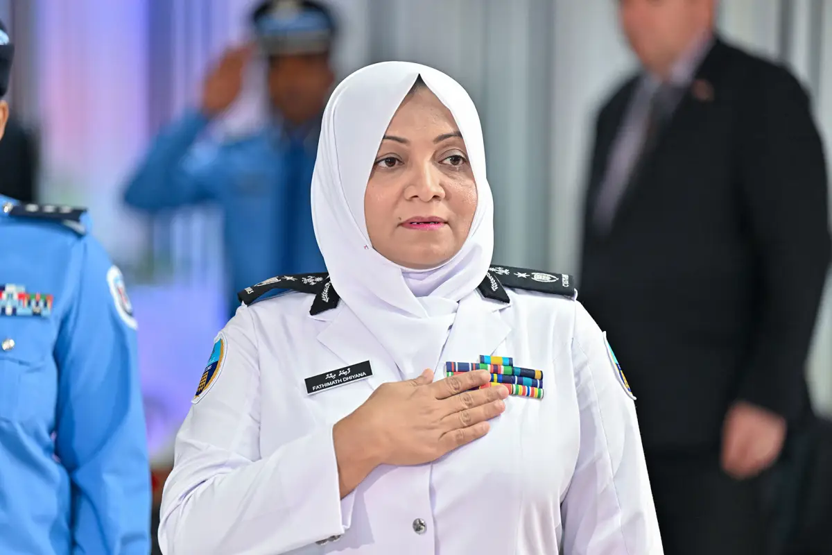 އެޕްރީލް 27، 2026، މާލެ؛ މޯލްޑިވްސް ވިމެން އިން ޕޮލިސިންގ ކޮމިޓީގެ ތިން ވަނަ ދައުރު (2026-2028) އިފްތިތާޙްކުރުމުގެ ރަސްމިއްޔާތުގައި، ކޮމިޝަނާ ޖެނެރަލް އޮފް ކަސްޓަމްސް ފާޠިމަތު ދިޔާނާ ބައިވެރިވެވަޑައިގަންނަވަނީ. --ފޮޓޯ: ރައީސް އޮފީސް